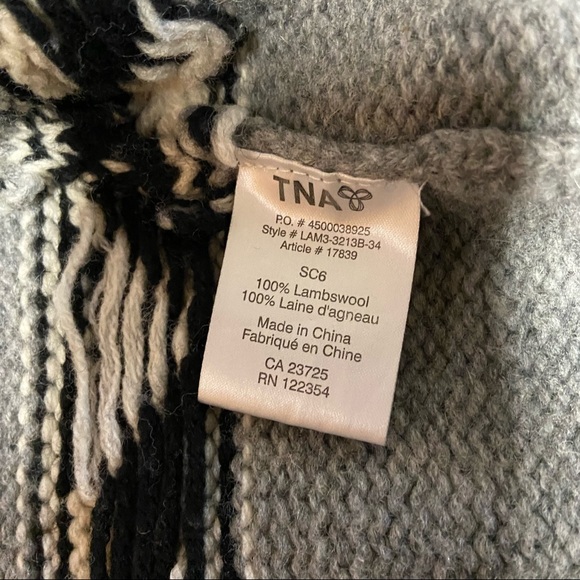 ARITZIA TNA Sea to Sky Cowichan Grey 100% Lambs Wool Sweater Women’s Size XS - Picture 11 of 14